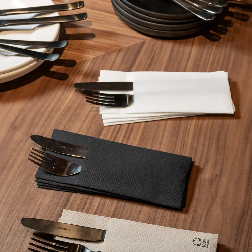 Guardanapos de Mesa Dobrados com Bolsa Kangu Bordeaux (960F)