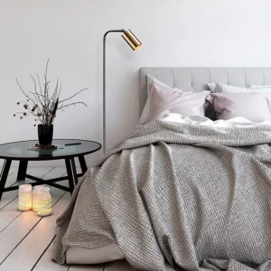 Candeeiro de pé em metal L28 x A120 cm dourado e preto - MELITA OZAIA