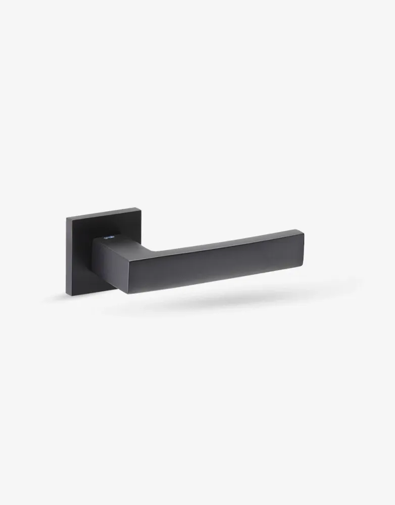 Ángolo door handle set on squared rose