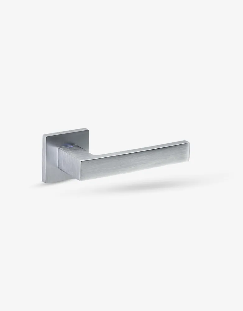 Ángolo door handle set on squared rose