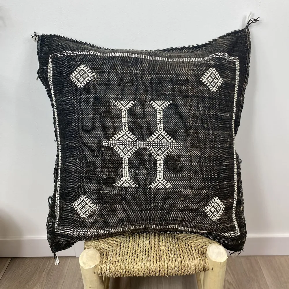 Almofada Seda Cacto Preto 50x50 | Almofadas Sabra