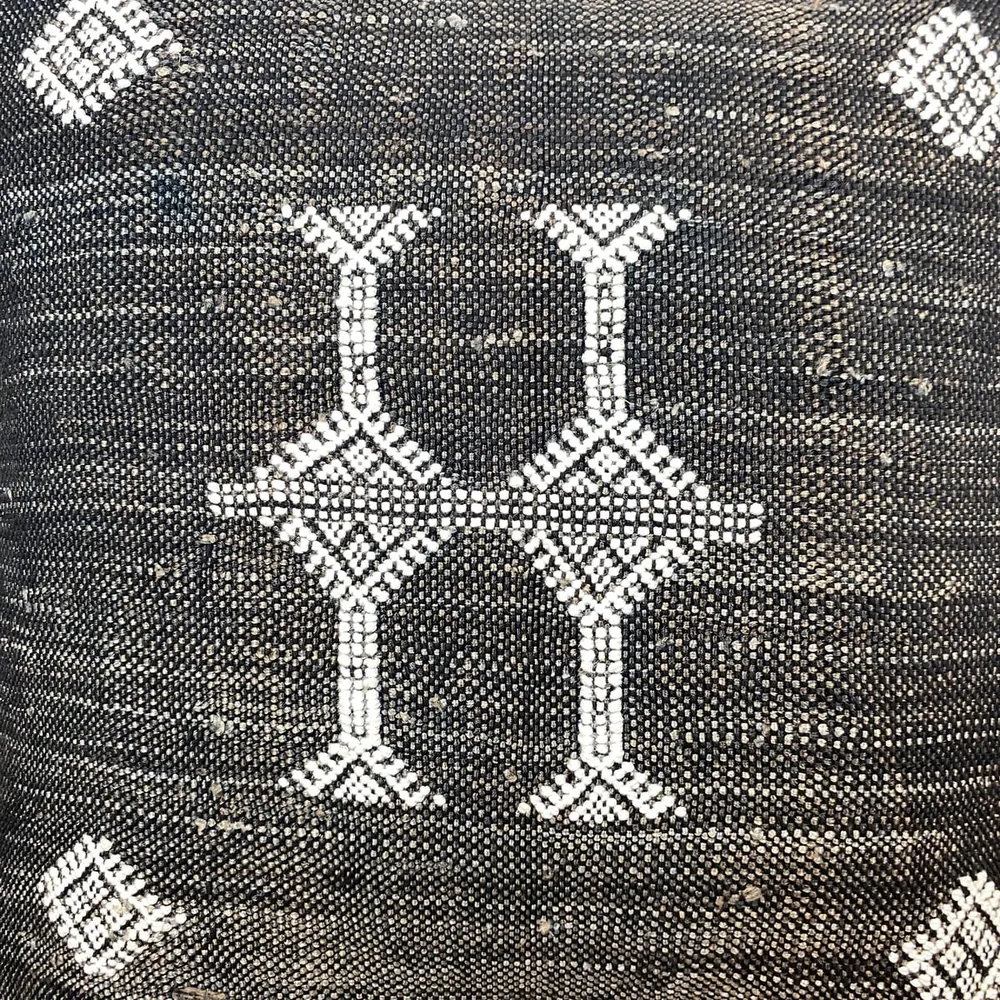 Almofada Seda Cacto Preto 50x50 | Almofadas Sabra