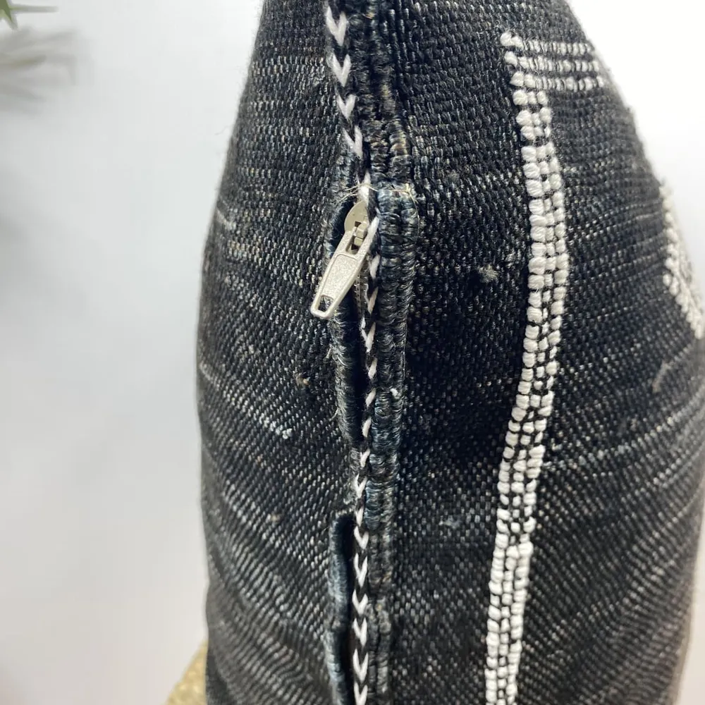 Almofada Seda Cacto Preto 50x50 | Almofadas Sabra