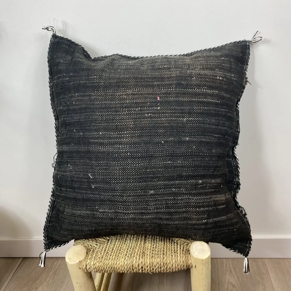 Almofada Seda Cacto Preto 50x50 | Almofadas Sabra