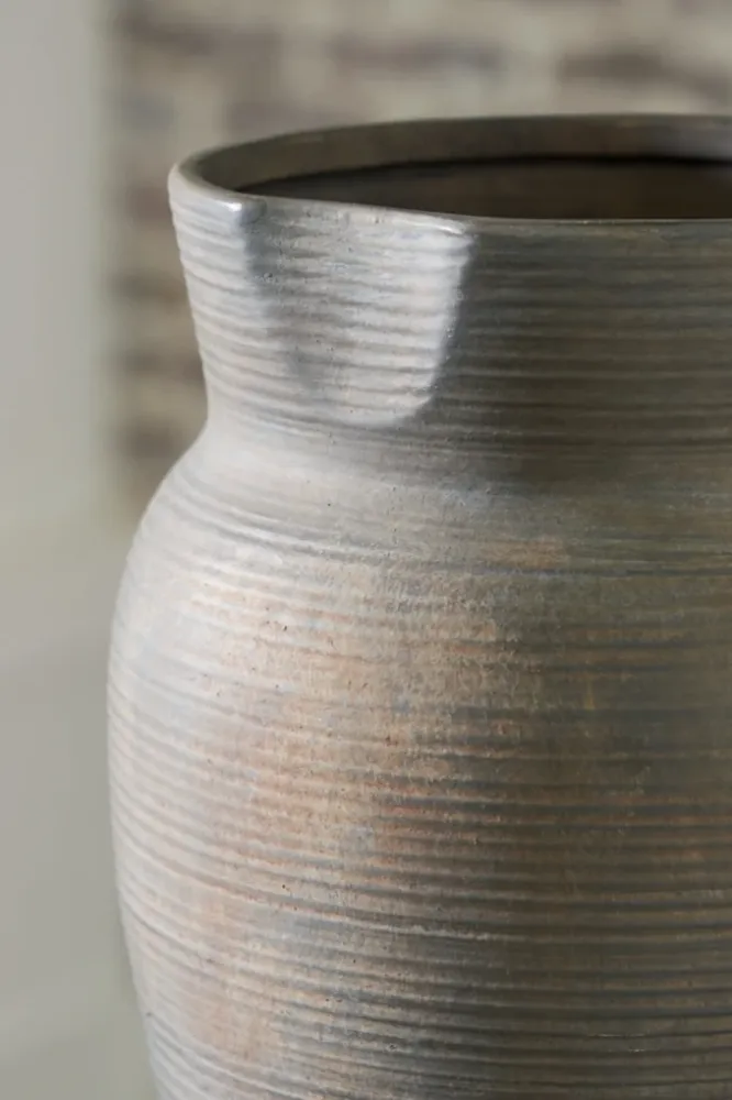 Brickmen Vase Ashley Furniture