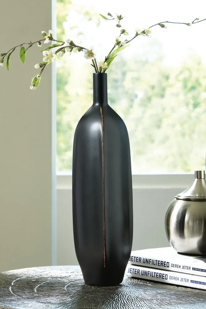 Rhaveney Vase Ashley Furniture