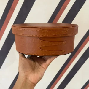 Caixa Decorativa em Couro Oval P