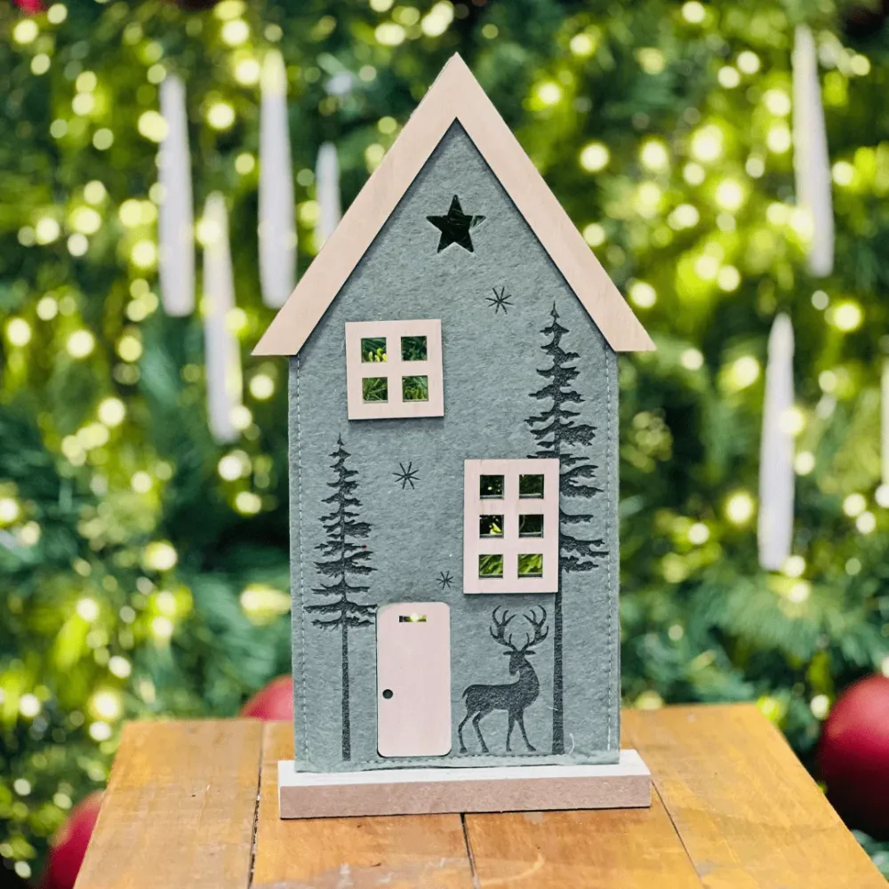 Casa Natalina Alce de Feltro e Mdf Verde 19,5x35,5cm - Handmade