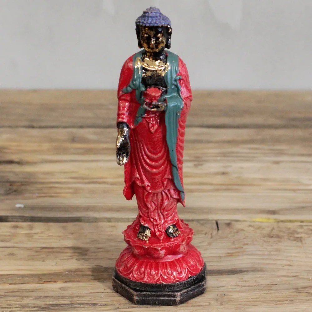Estátua de Buda Antiga em Pé