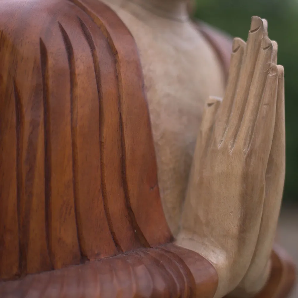 Estátua de Buda Esculpida à Mão em Madeira Suar 30cm