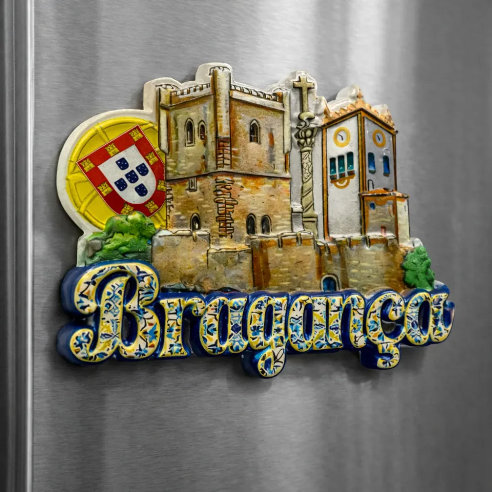Íman de Braganç com Castelo, Domus Municipalis e Design da Cidadela Histórica
