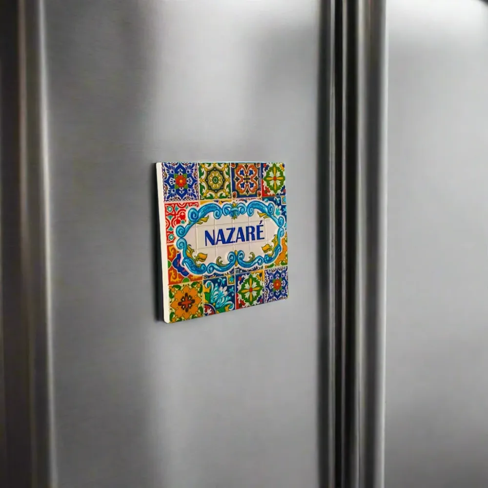 Íman de Frigorífico Nazaré – Souvenir inspirado em Azulejo Português da Capital do Surf de Portugal
