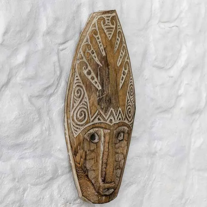 Máscara Tribal em Madeira Rústica