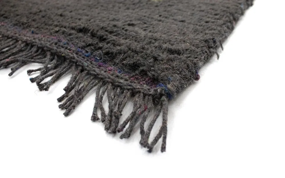 Nepal Teppich 140 x 70 cm - grau