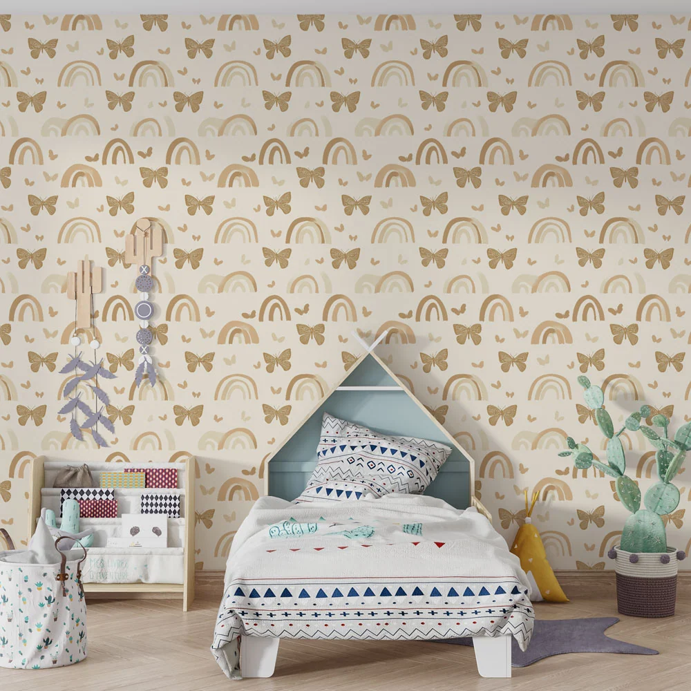 Papel de parede crianç com padrões | Arco-íris e borboletas douradas em fundo creme