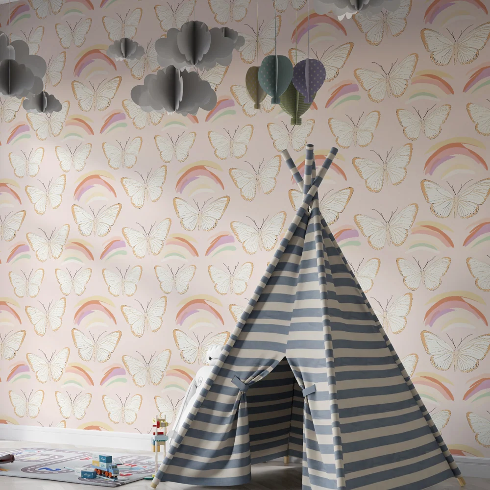 Papel de parede crianç com padrões | Borboletas delicadas e arco-íris em fundo rosa