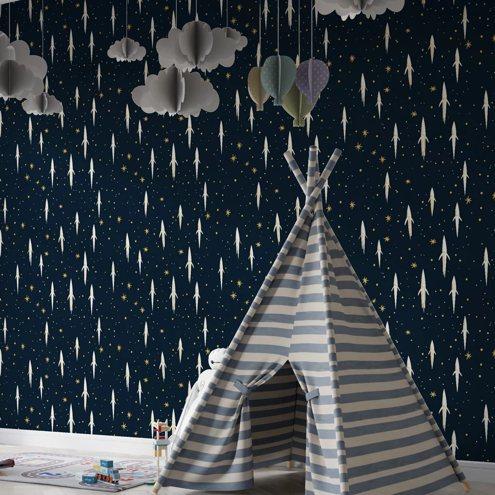 Papel de parede crianç com padrão | Foguetes brancos em fundo azul noite estrelado