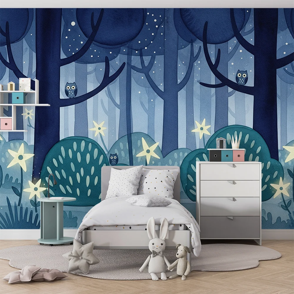 Papel de parede crianç | Floresta noturna com corujas e estrelas cintilantes