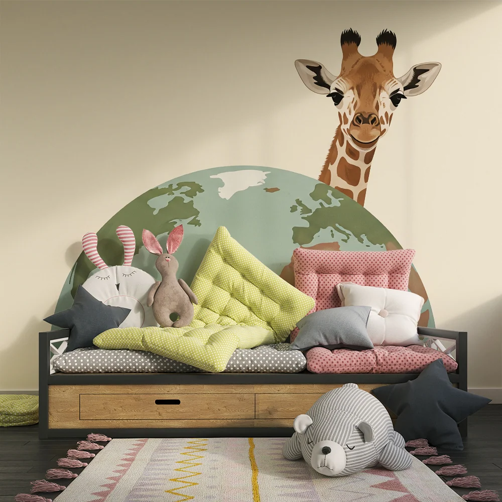 Papel de parede crianç | Girafa curiosa e globo terrestre colorido