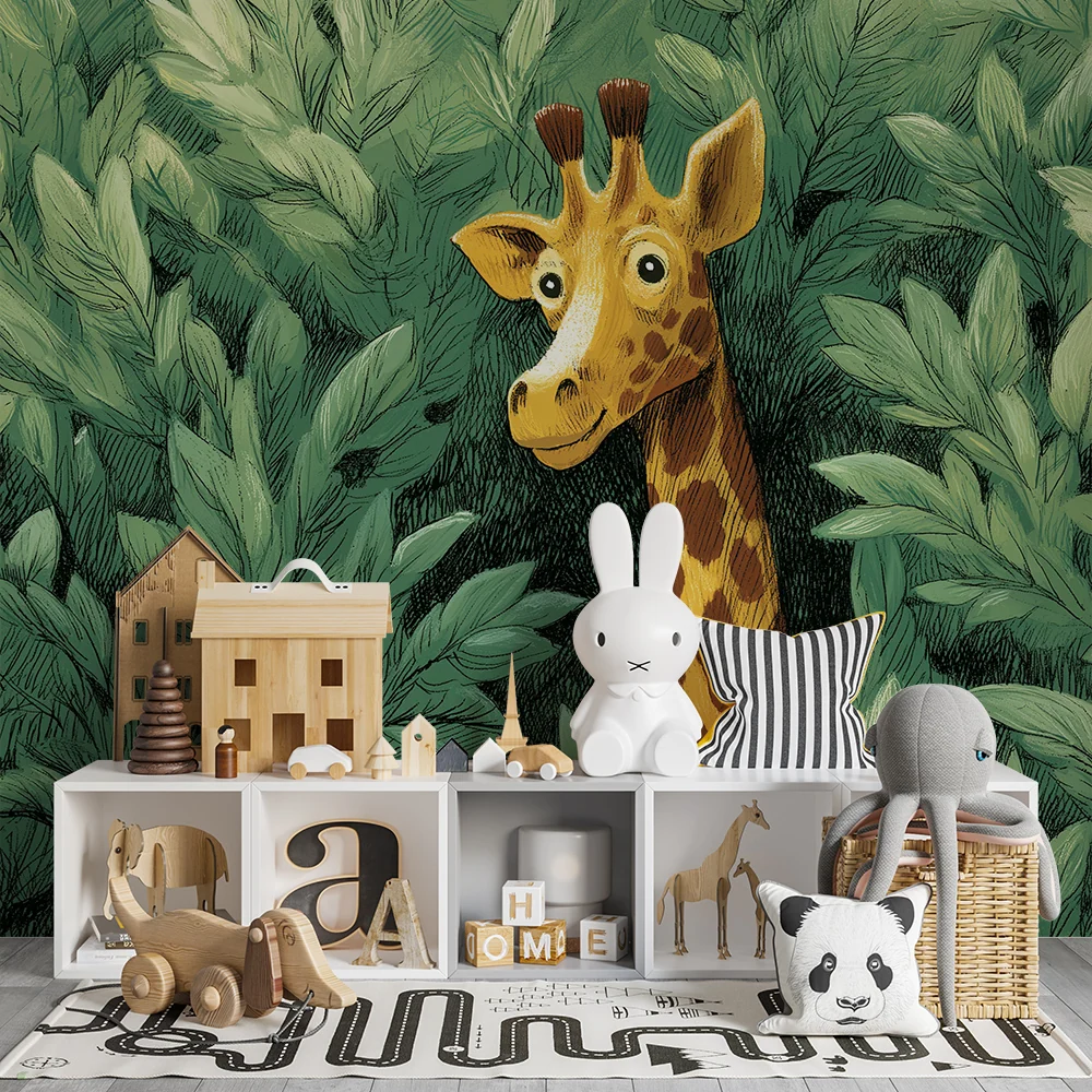 Papel de parede crianç | Girafa curiosa no meio de folhagens luxuriantes
