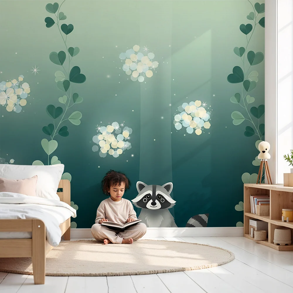 Papel de parede crianç | Guaxinim no meio de folhas em forma de coração e flores brilhantes