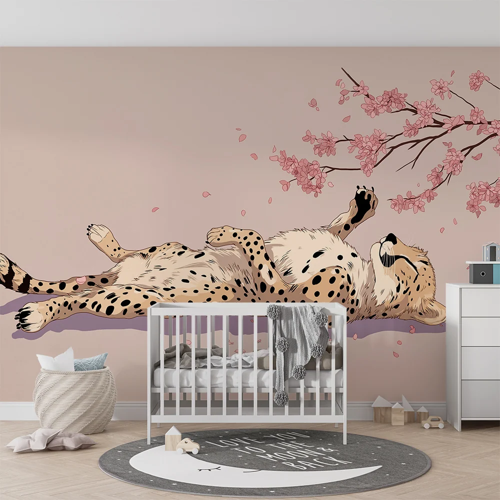 Papel de parede crianç | Leopardo tranquilo sob as flores de cerejeira