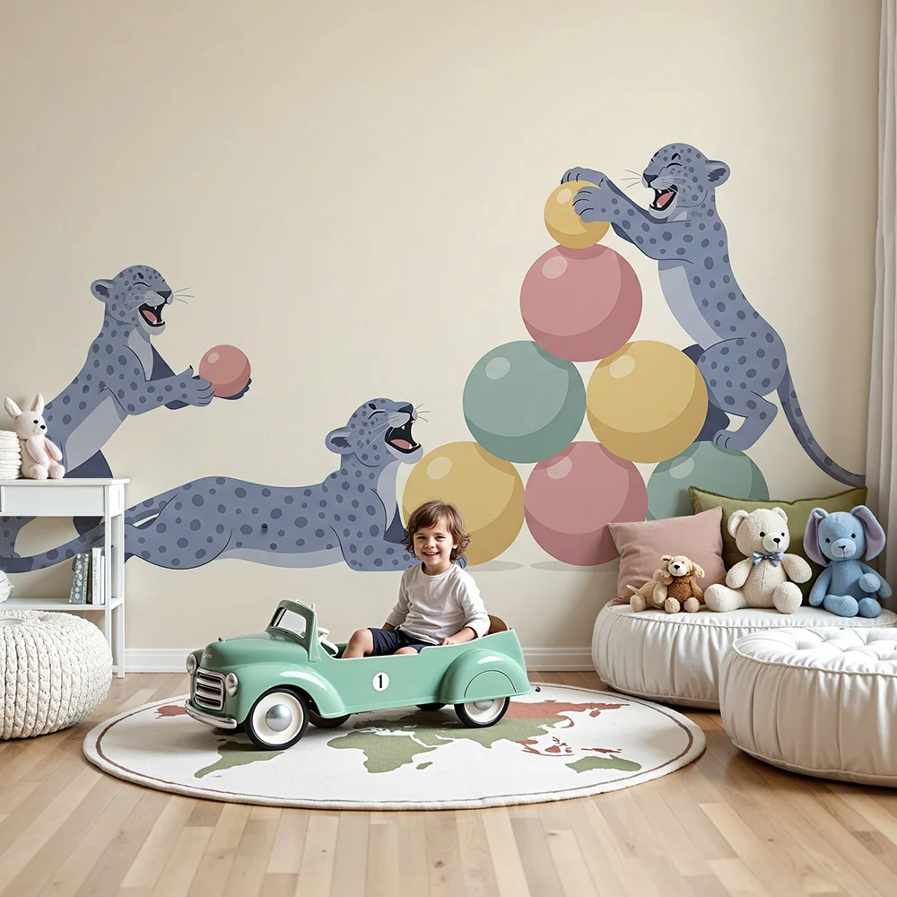 Papel de parede crianç | Pequenos leopardos brincar com bolas coloridas