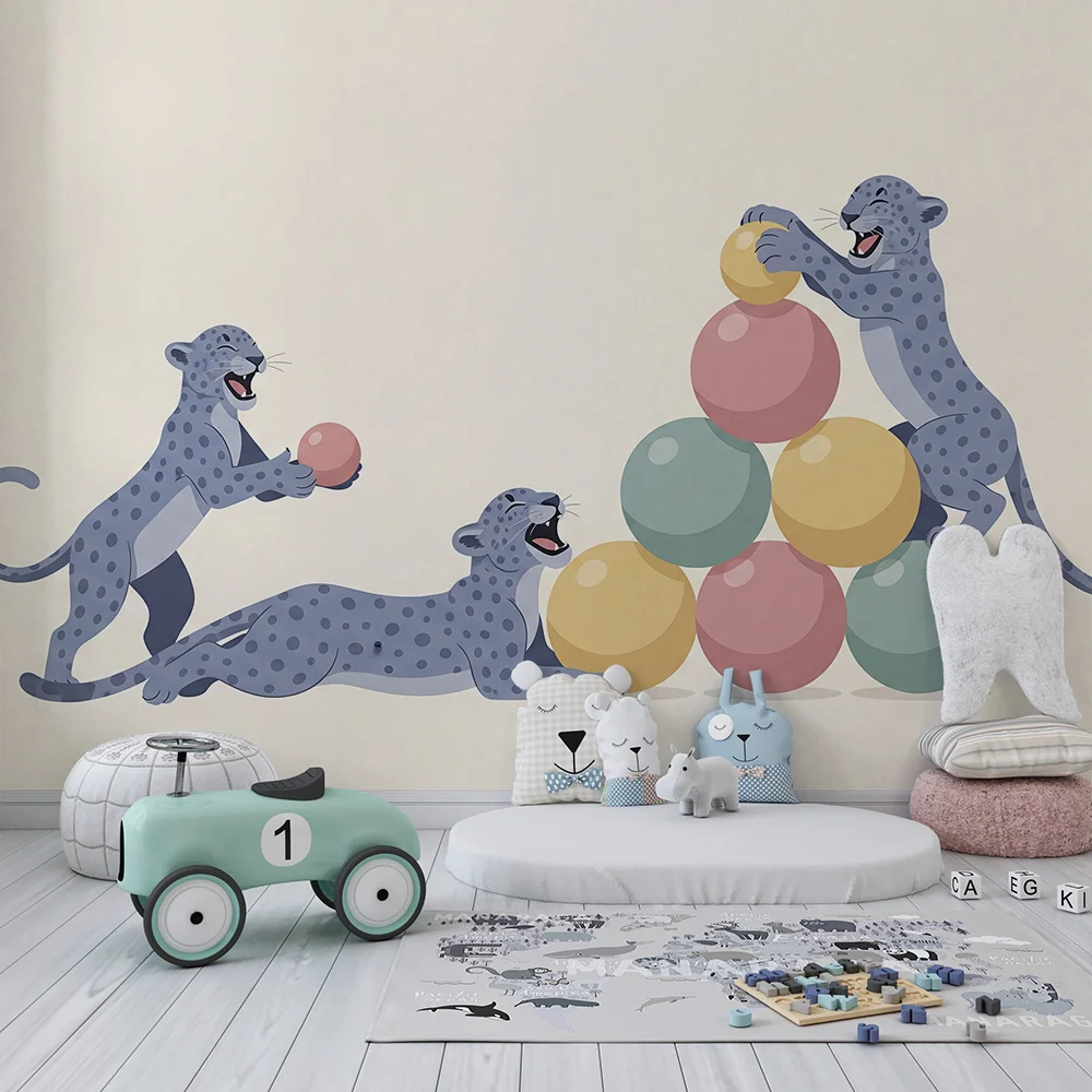 Papel de parede crianç | Pequenos leopardos brincar com bolas coloridas