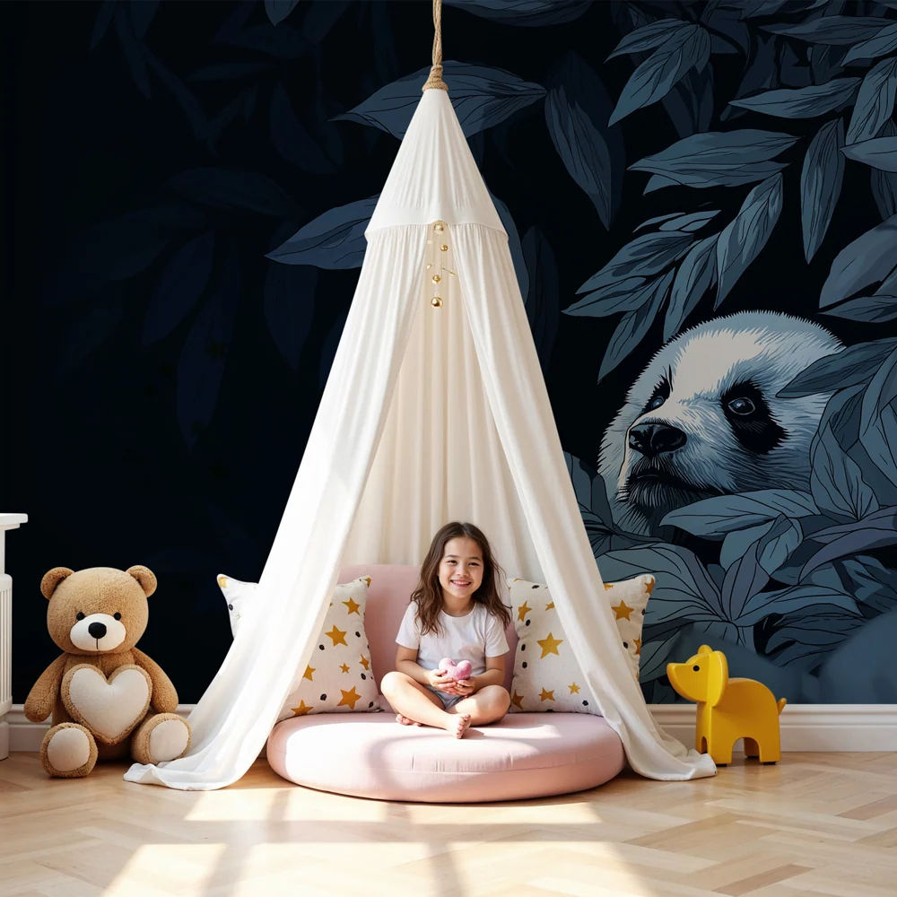 Papel de parede crianç | Urso panda curioso na floresta