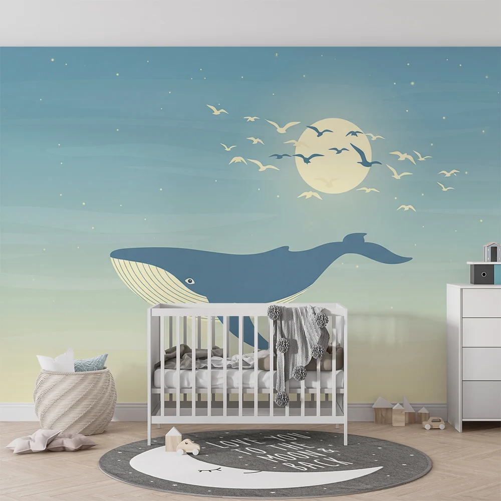 Papel de parede quarto bebê | Baleia majestosa sob lua com pássaros voando