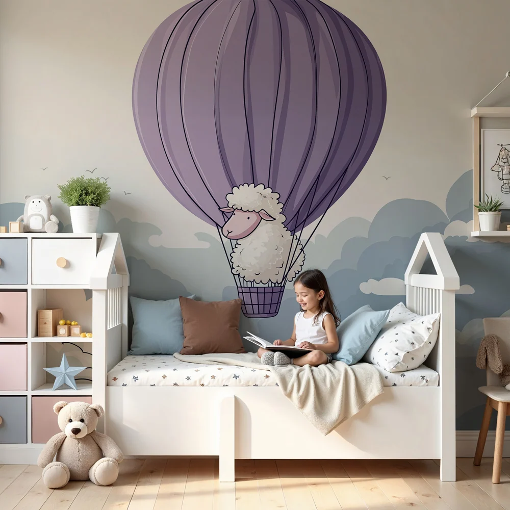 Papel de parede quarto bebê | Ovelha em um balão de ar quente entre as nuvens