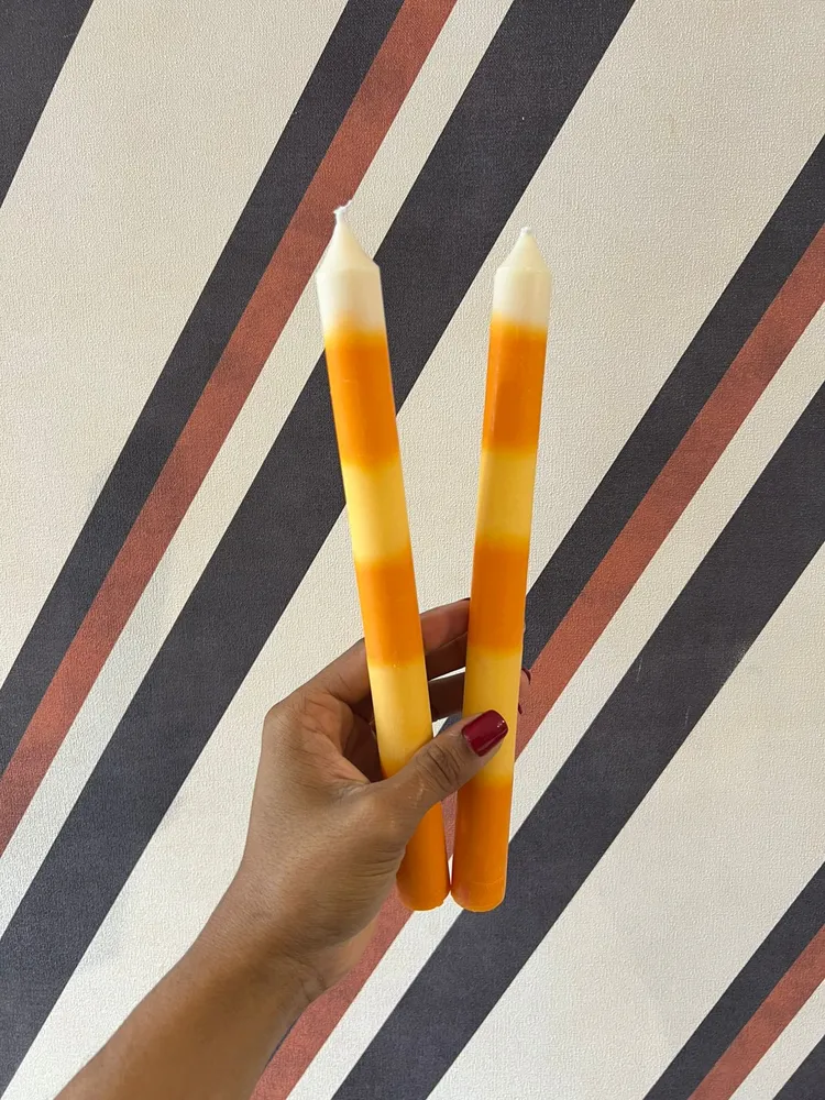 Par de Velas Longas Laranja e Amarelo