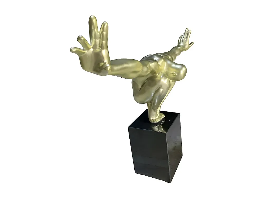 Estátua SOLEDAD II em resina dourada - C.73 x P21 x .45 cm