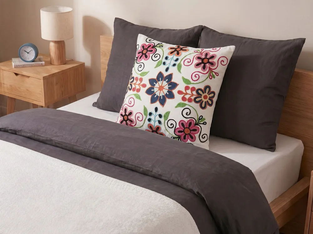Conjunto de 2 almofadas decorativas bordadas algodão colorido 50 x 50 cm MEHSANA