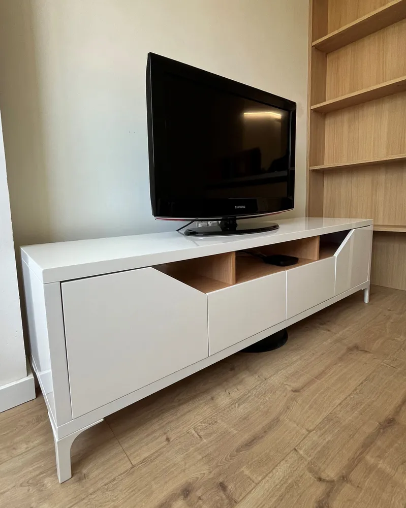 Móvel de TV com 2 gavetas e 2 portas branco CINCI