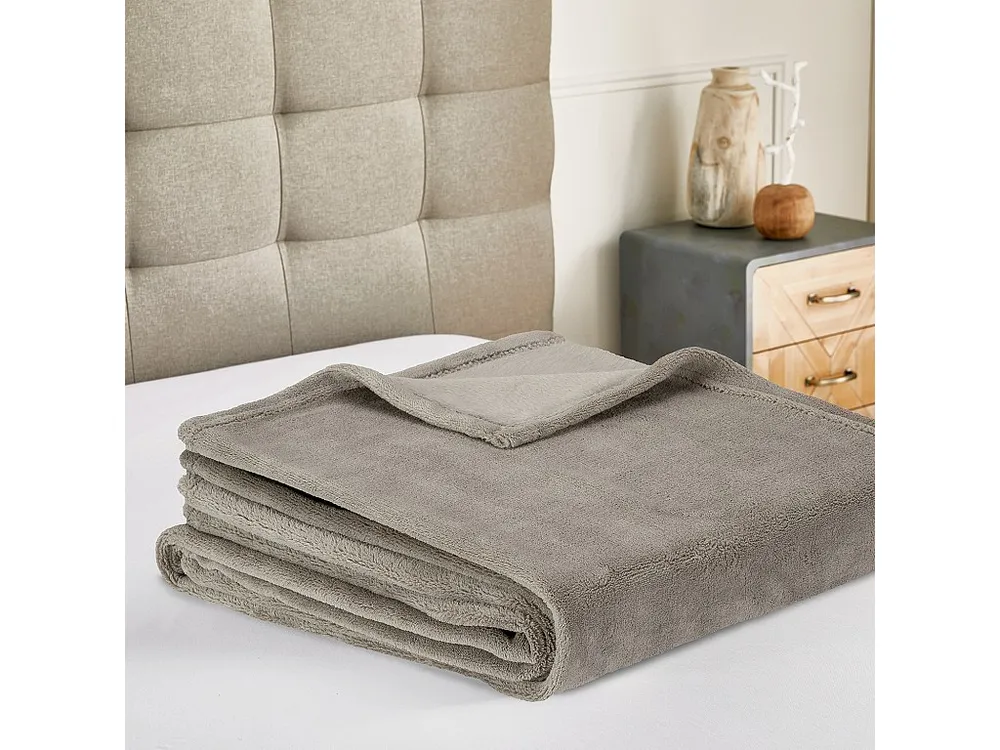 Manta de veludo lisa extramacio 130x150 cm Pikolin Home