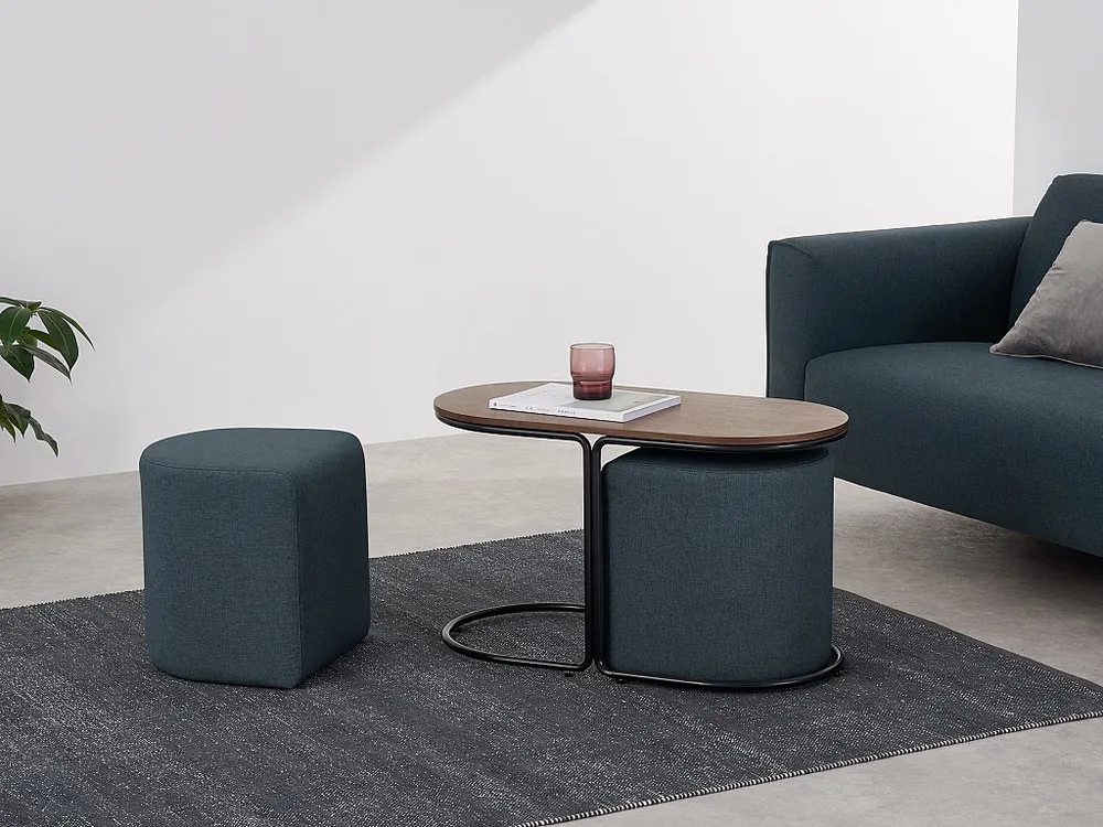 Conjunto mesa de centro + 2 pufes em tecido cor espontâneo e azul - ADAR