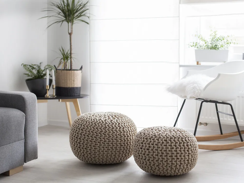 Pufe redondo em tricot creme 50 x 35 cm CONRAD | Ergonômico | Ajustável