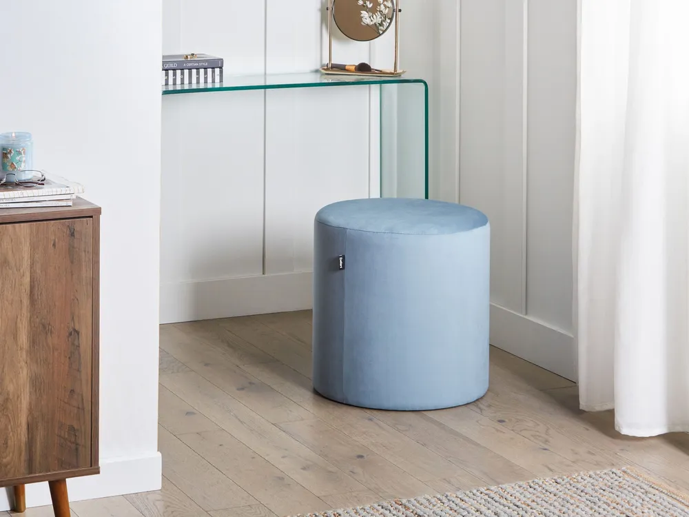 Velvet Pouffe Light Azul LOVETT com Fios Organizados