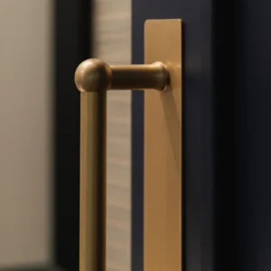 Suporte de Parede Puxador duplo com espelho Harper 320 mm – Latão Antigo