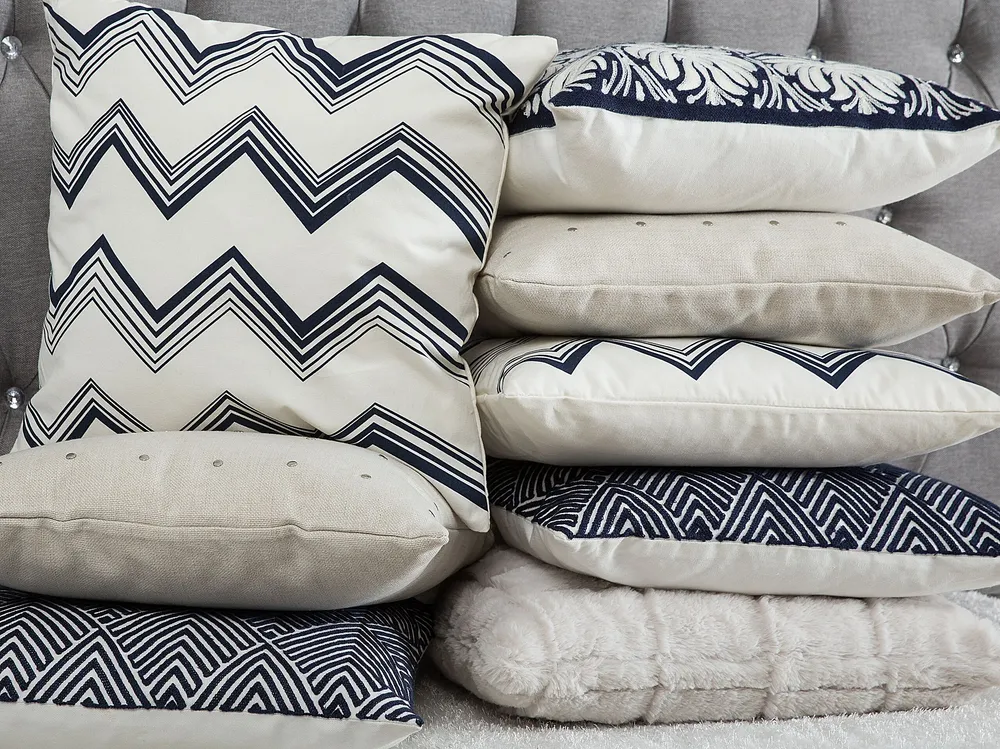 Conjunto de 2 almofadas decorativas branco e azul 45 x 45 cm NERINE