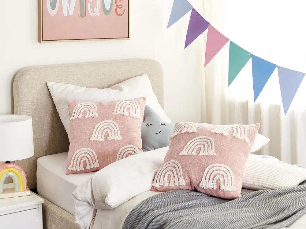 Conjunto de 2 almofadas decorativas com bordado de arco-íris em algodão rosa 45 x 45 cm LEEA