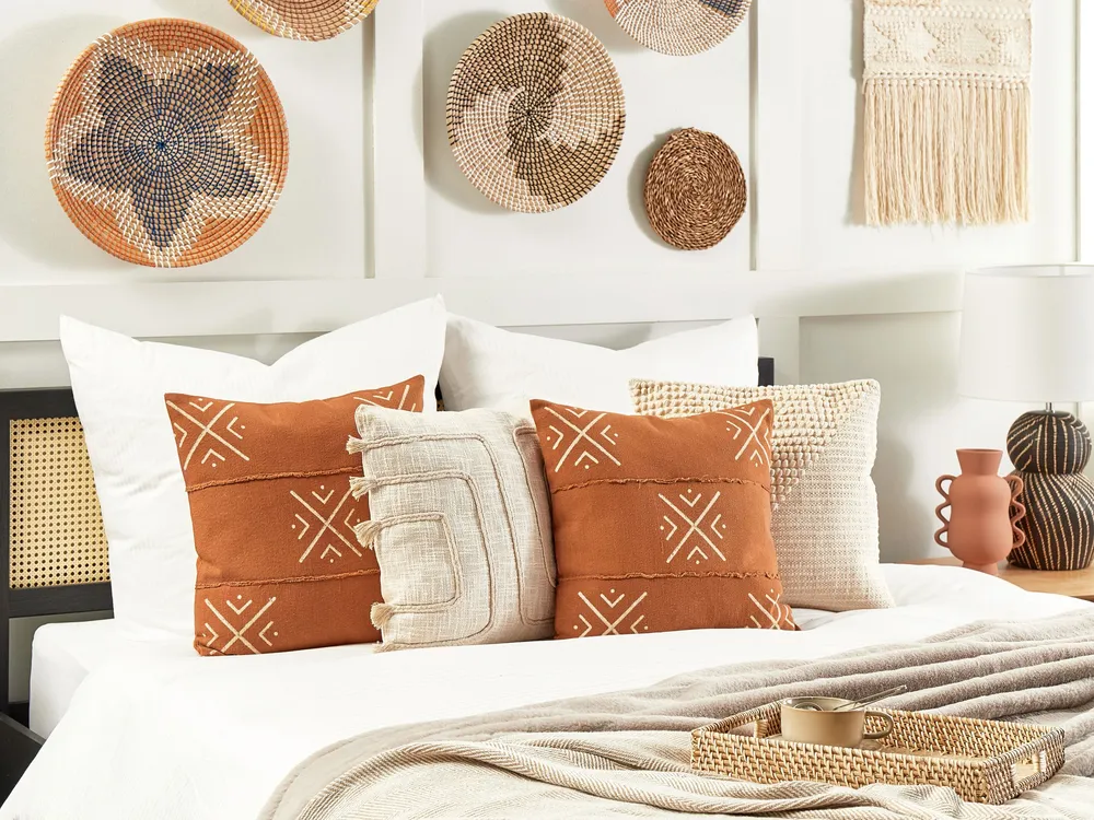 Set 2 Cotton Cushions Geometric Pattern 45 x 45 cm Orange and White VITIS
