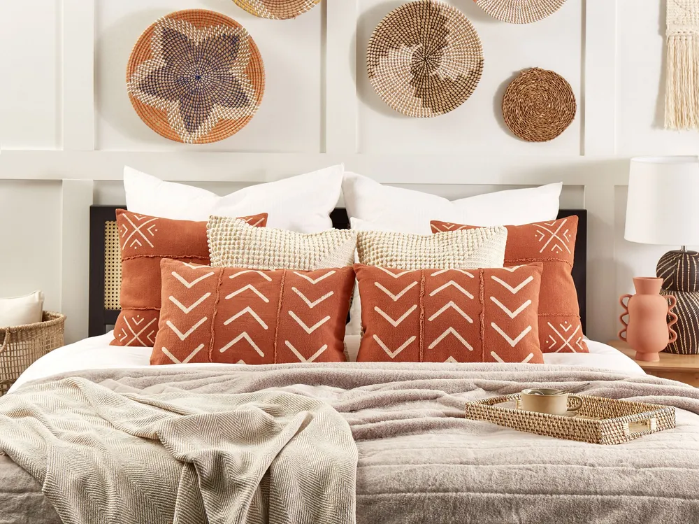 Set 2 Cotton Cushions Geometric Pattern 45 x 45 cm Orange and White VITIS