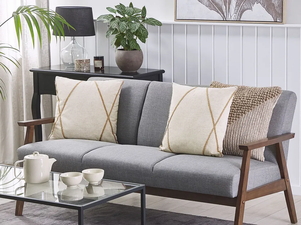 Set 2 Cushions Geometric Pattern 45 x 45 cm Bege claro LICUALA