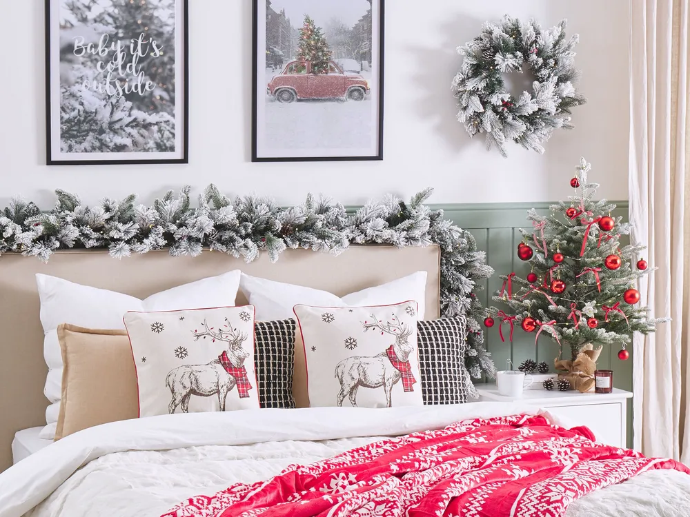 Set 2 Cushions Reindeer Motif 45 x 45 cm Rubro and White SVEN