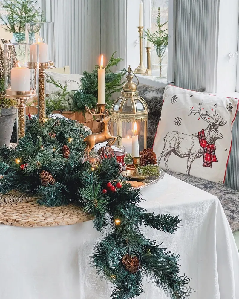 Set 2 Cushions Reindeer Motif 45 x 45 cm Rubro and White SVEN