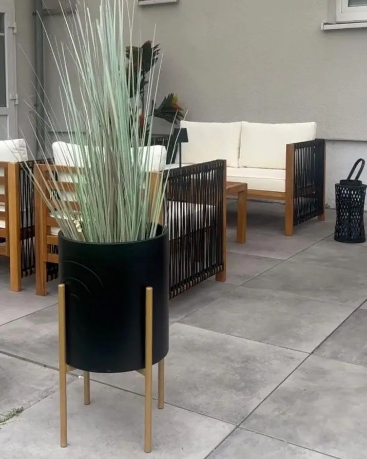 Elevated Plant Pot SEROTINA Metálico Black
