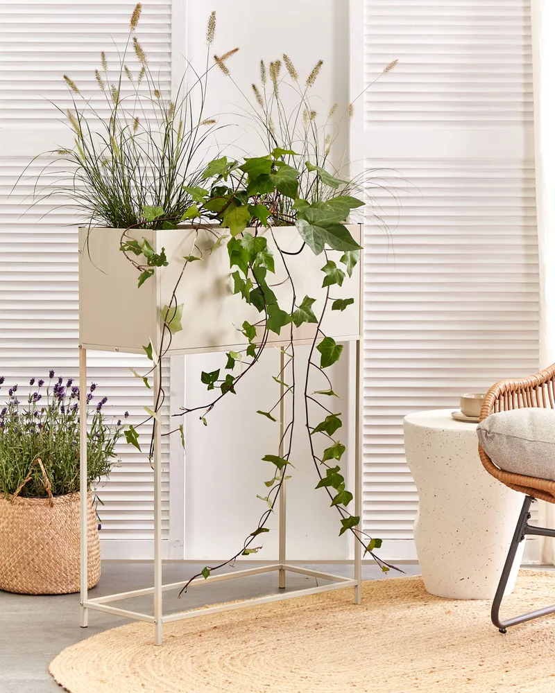 Elevated Plant Pot TAPIEN Metal Cor creme