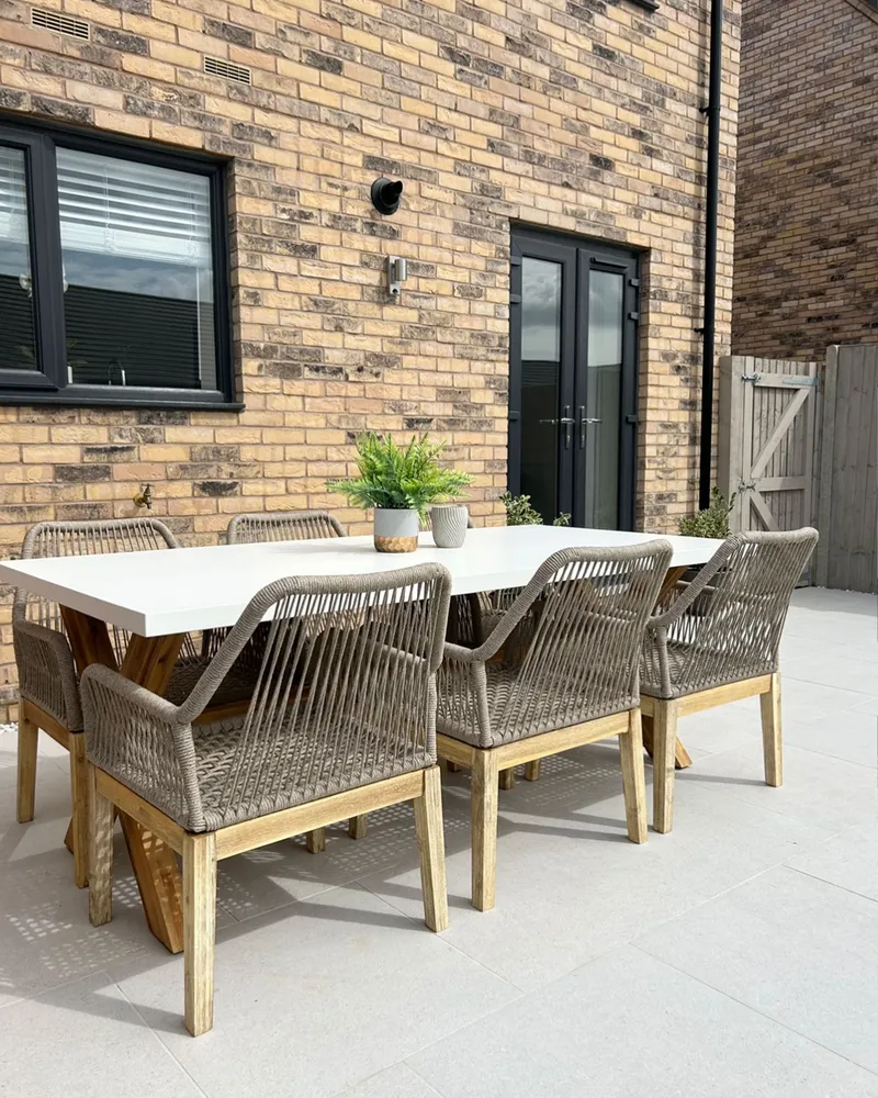Conjunto de jardim com mesa 200 x 100 cm e 6 cadeiras em branco e creme OLBIA